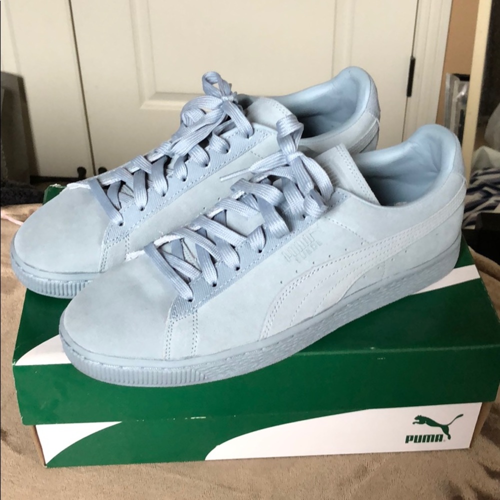 PUMA Suede blue classic sneakers size 8.5us